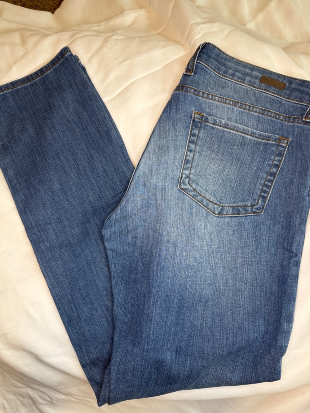 Kut from the Kloth Women's Boyfriend Jeans in Medium Blue Wash